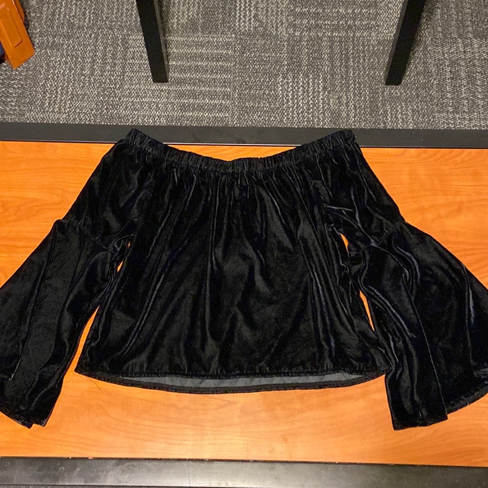 Hollister Off the Shoulder blouse